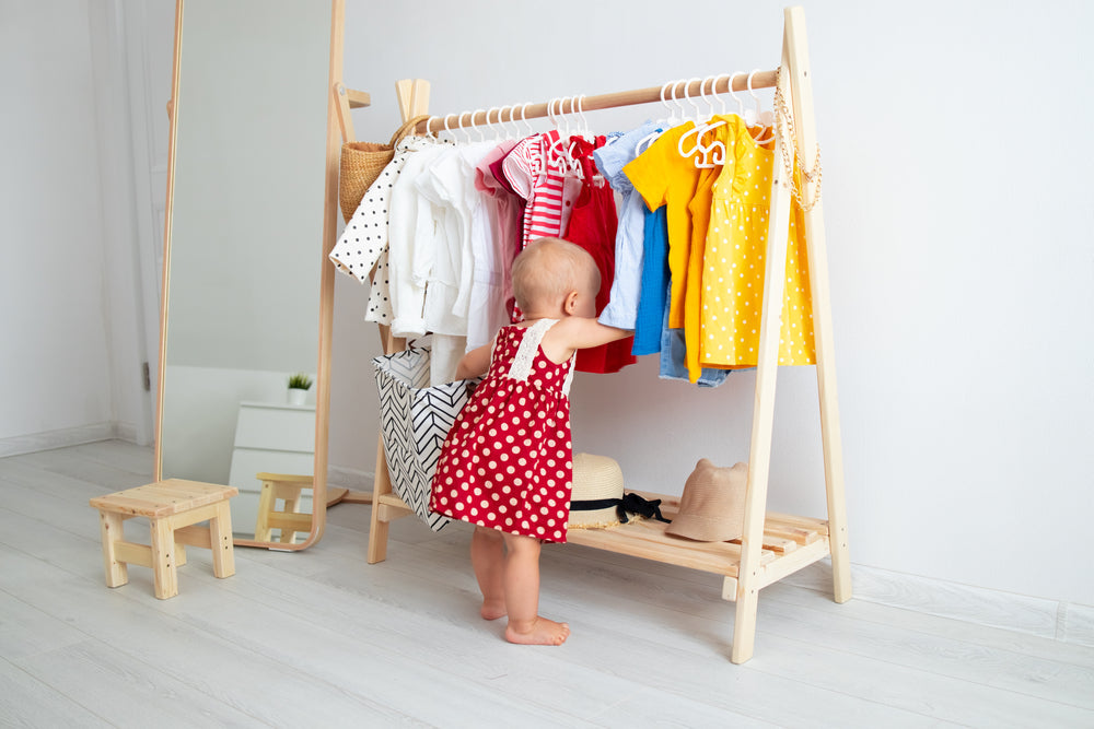 Colori, tessuti e stimoli sensoriali: l’importanza dell’abbigliamento nei primi anni