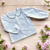 Camicia bianca con colletto alla bebè con profilo salvia