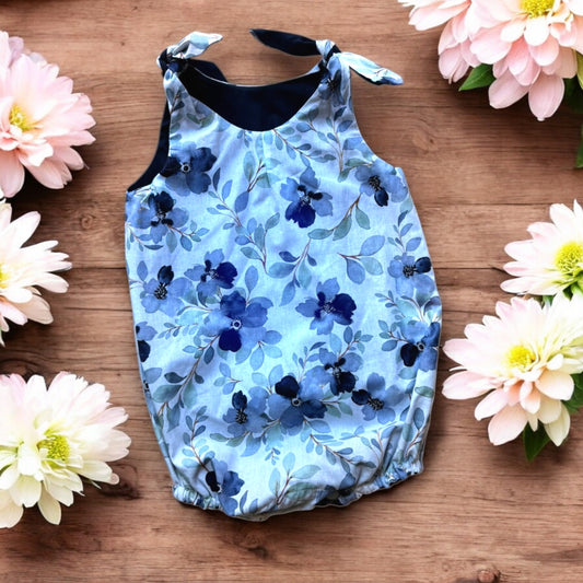Pagliaccetto pin-up fiori blu